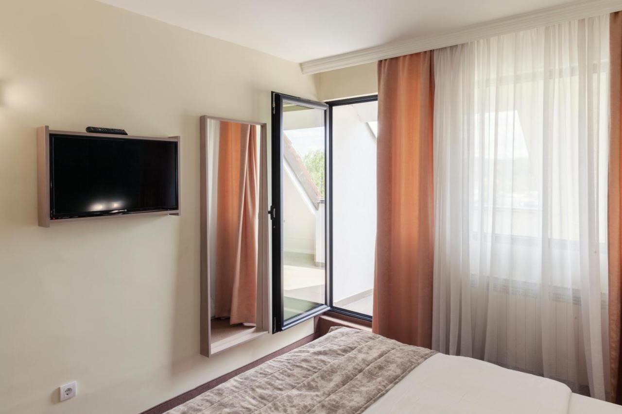 Hotel Livade Cacak Exterior photo